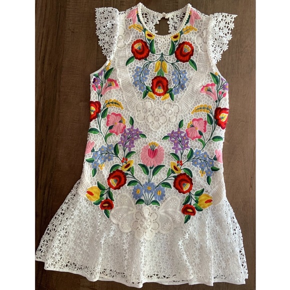 Saylor White Lace Dress W/ Colorful Flowers Small - Picture 2 of 10